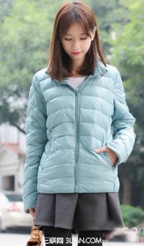 轻薄款羽绒服显瘦搭配