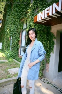 秋天穿什么颜色衣服显白