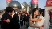 婚礼现场好奇怪啊