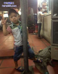 这小孩从小就这么刁