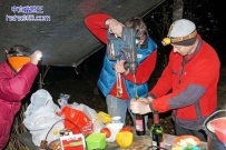 开瓶酒至于么