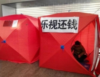 乐视大厦再遭围堵，27家供应商搭帐篷逼债 网友：这个年恐怕是不好过了 ...