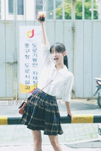 白色衬衫搭配什么裙子好看