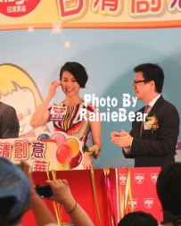 胡杏儿出席NISSIN日清食品嘉年华主持揭幕仪式
