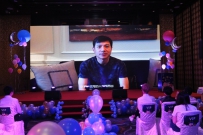 李彦宏“现身”度秘生日会 寄语其成为“优秀的百度人”