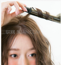 短头发怎么扎好看步骤