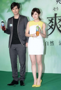 周渝民、陈妍希代言出席爽健美茶品牌2013新品活动