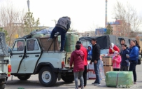 蒙古人不顾严寒来中国扫货，每日两三趟，发生剐蹭也不在乎！ ...
