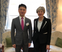 特雷莎・梅会见刘强东，希望京东帮英国中小企业入华