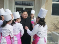 金正恩的女粉丝 除了哭无法表达她们的激动