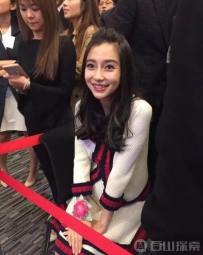 angelababy今晨香港产子，黄晓明全程陪护