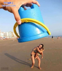法海再现，外国版的比基尼白蛇传