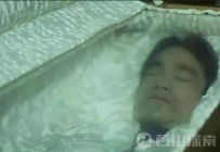 国际巨星李小龙是怎么死的