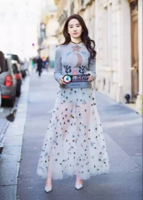 有了这四款美裙，这个夏天你就能美成一道街景！