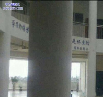 柱子挡的真是巧了
