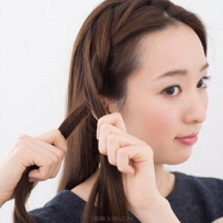 双麻花辫的编法图解