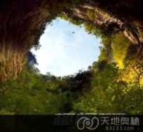 深达330米的最深开阔露天坑:藏有秘密花园