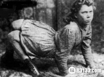 骆驼女孩貌美如花却却身受折磨