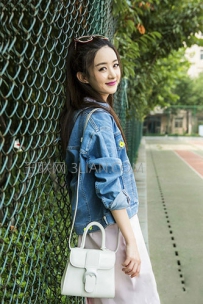 裸粉色连衣裙搭配什么外套
