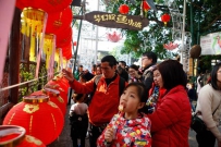 智能手机与百度搜索成为元宵猜灯谜利器