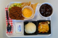 世界各地的学校食堂饭菜，美国的最容易长胖