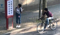 曝郑爽片场耍大牌 爽爸待命亲自接送