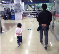 父子俩好有爱