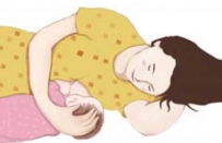 母乳喂养的正确姿势 母乳喂养时的正确姿势