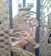 见过门神抠鼻屎没