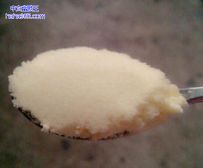 小时候吃奶粉总觉得干吃比冲水和够味