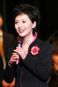组图：揭秘美女主播海霞播音台下的多彩生活