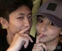 杨紫张一山合体搞怪 网友直呼在一起