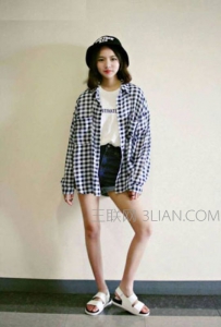 秋季中长款宽松衬衫内搭什么衣服