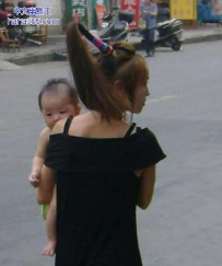 这位大姐，扎头发时费劲吗