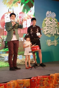 QQ星《爸爸去哪儿》第二季上海点映 陆毅夫妇携贝儿出席