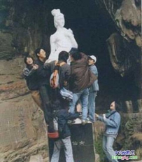 强抱仙女