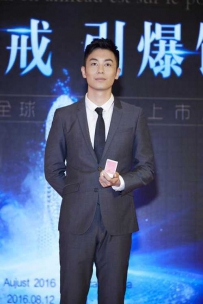 世纪缘珠宝代言人 朱亚文携手MLE超级婚戒