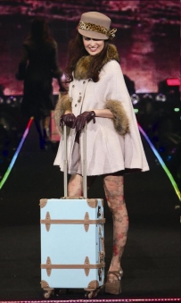 オードリー亜谷香