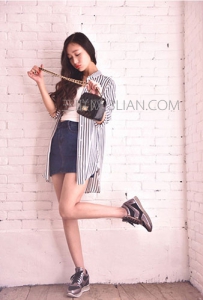 黑白条纹衬衫内搭什么衣服