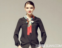 女人时尚丝巾的搭配方法
