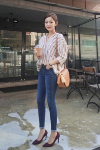 衬衫搭配什么款式牛仔裤
