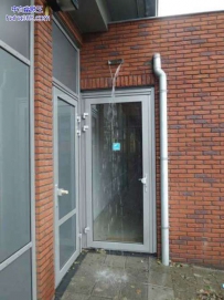 谁设计的排水口啊，还让不让人出门了
