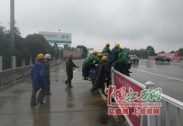 疯狂11人 三轮摩托也疯狂