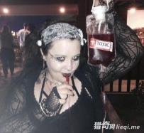 震惊!女子为了吸血每周割男友一次