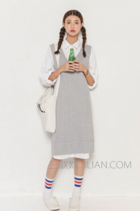 秋季中长款针织背心裙内搭什么衣服