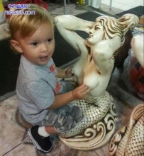 儿子说他喜欢美人鱼