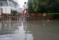 学校遭洪水了