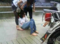 三女生打一女生 网传三女生暴打一女孩视频