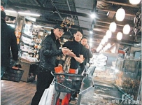 为爱妻亲自下厨的10大男星，涵哥做得好吃，导致了妻子的悲剧！ ...