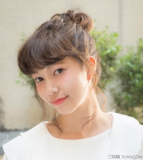齐刘海伴娘花苞头扎发发型